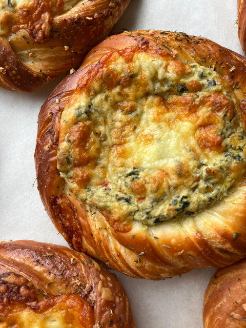 Spinach, Artichoke, Roasted Red Pepper and Cheddar Dip Savoury Nest