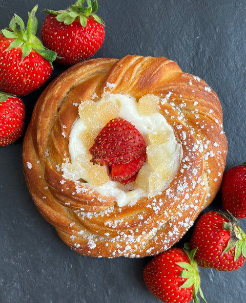 Lemon Cheesecake and Strawberry Sweet Nest